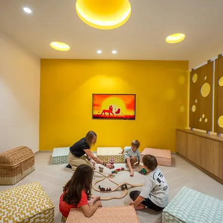 Курортный комплекс Arminda & 4*